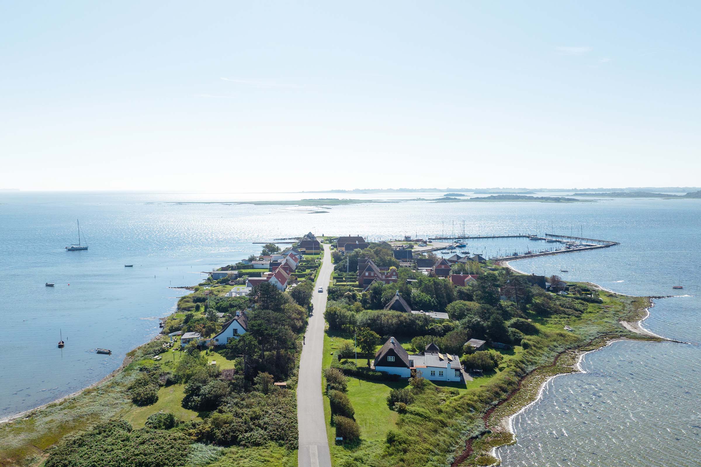 Dronefoto, landskab, mark, overblik af havet i Danmark. Realdania.
