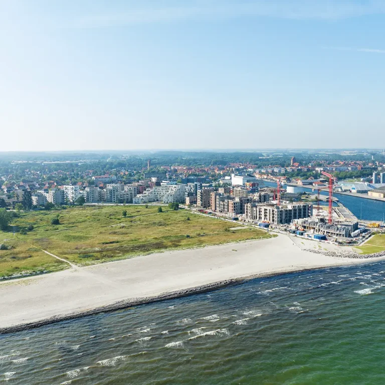 Dronevideo-og-fotos der viser udviklingen i Køge Kyst projektet.